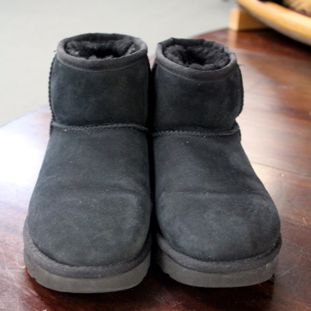 UGG's Classic Mini UGG's Sz 6